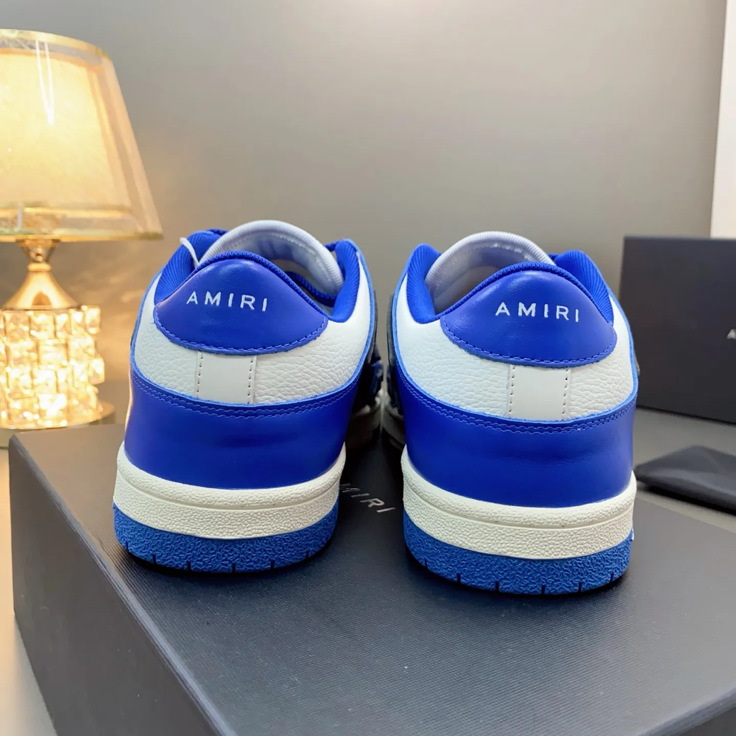 p580🐮🐮AMIRI Couple Style👑 The latest The Pacific Series Couple Style💀🦴Bone Stars Casual Sports Shoes Skateboard Shoes✔️ AMIRI's Pacific shoes are a sneaker that combines luxury and street style. Many celebrities and Internet celebrities have the same style. Its design and workmanship are very exquisite. Made of high-grade cow leather, soft to the touch and highly durable. 💎Fabrics: Original custom imported first-layer cowhide 💎Inner lining: Original customized breathable mesh 💎Foot: Original injection molded one-piece, comfortable, wear-resistant and not tiring for feet 💎Outsole: Original 1:1 molded three-color sole Original outsole 💎Sole thickness: 3CM 💎Size: Female 35-40 Male 39-46 💎Price; Top version 👑Special remarks Remark: (Female size 34 40 . Men's sizes 38 45 46 are customized and cannot be returned or exchanged. Please note when ordering! Thank you🤝🤝